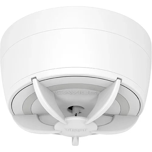 Hvitt røykvarsler montert i tak, moderne brannvern og sikkerhetsutstyr