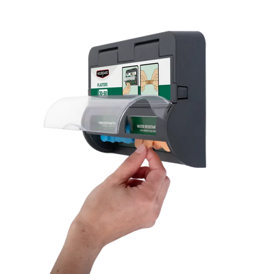 Vegghengt plasterdispenser med hånd som tar ut plaster, førstehjelpsutstyr